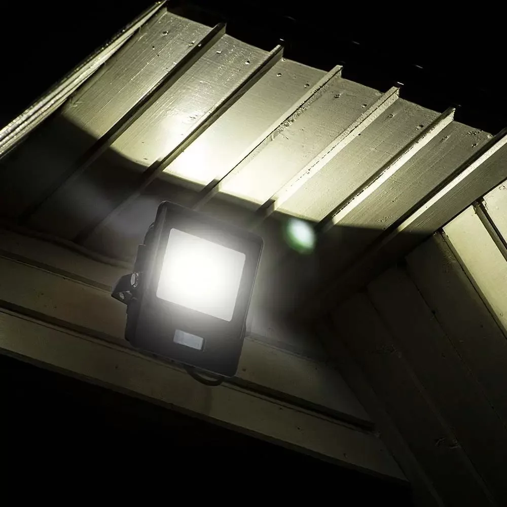 V-TAC LED reflektor Samsung Chip 10W 735lm 3000K, beépített mozgásérzékelővel, fekete házzal - 20256 - Image 3